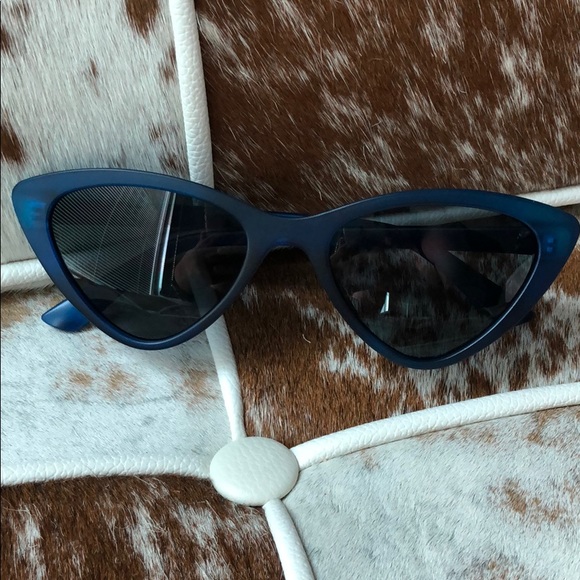 Accessories - Blue plastic cat eye sunglasses nwt